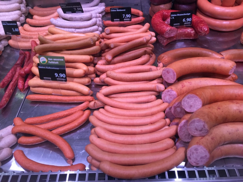 charcuterie-ROURE-min_sausages_meat_butchery-1069321